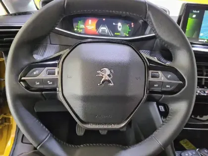 Photo 72 Peugeot 208  PureTech 100 S&S BVM6