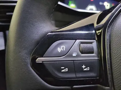 Photo 91 Peugeot 208  PureTech 100 S&S BVM6