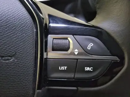 Photo 92 Peugeot 208  PureTech 100 S&S BVM6