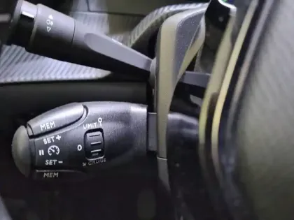 Photo 90 Peugeot 208  PureTech 100 S&S BVM6