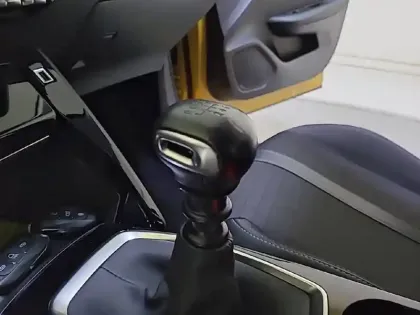 Photo 77 Peugeot 208  PureTech 100 S&S BVM6