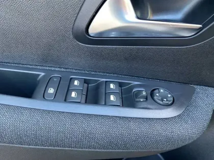 Photo 17 Peugeot 208  100 S&S BVM6