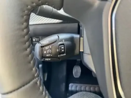 Photo 66 Peugeot 208  100 S&S BVM6