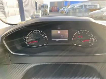 Photo 61 Peugeot 208  100 S&S BVM6