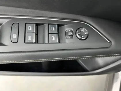 Photo 21 Peugeot 3008  Hybrid 225 e-EAT8