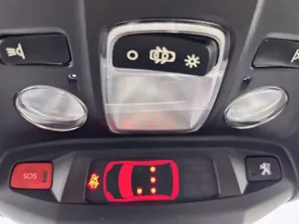 Photo 31 Peugeot 3008  Hybrid 225 e-EAT8