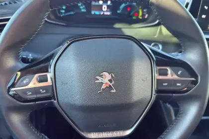 Photo 18 Peugeot 2008  Moteur électrique 136 ch