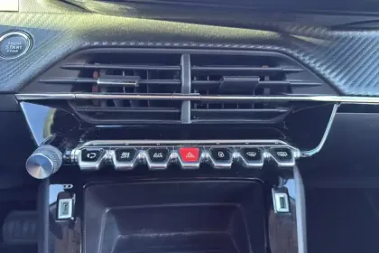 Photo 28 Peugeot 2008  Moteur électrique 136 ch