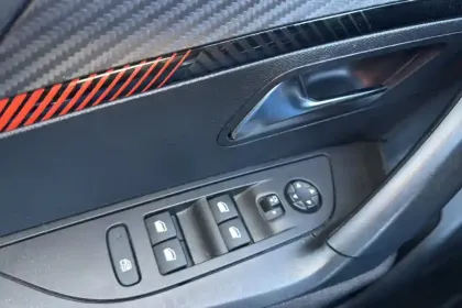 Photo 31 Peugeot 2008  Moteur électrique 136 ch