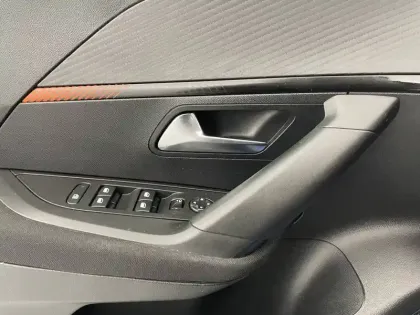 Photo 60 Peugeot 2008  Moteur électrique 136 ch