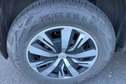 Photo 12 Peugeot 2008  Moteur électrique 136 ch