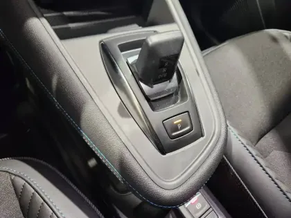 Photo 15 Renault Captur  E-Tech full hybrid 145 ch