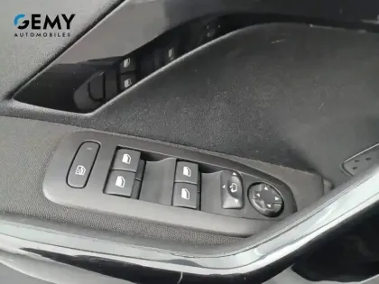 Photo 11 Peugeot 2008  PureTech 82ch S&S BVM5