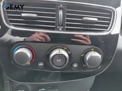 Photo 21 Renault Clio  dCi 90 E6C