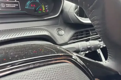 Photo 135 Peugeot 208  Electrique 50 kWh 136ch