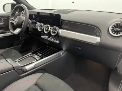 Photo 31 Mercedes GLB  200 d 8G-DCT