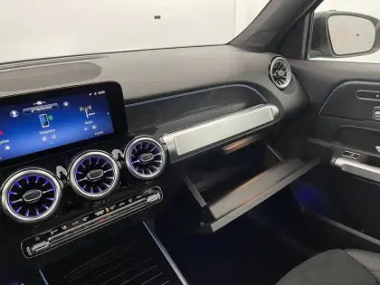 Photo 33 Mercedes GLB  200 d 8G-DCT