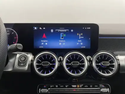 Photo 20 Mercedes GLB  200 d 8G-DCT