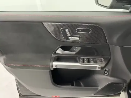 Photo 28 Mercedes GLB  200 d 8G-DCT