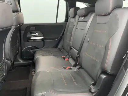 Photo 15 Mercedes GLB  200 d 8G-DCT