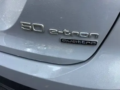 Photo 63 Audi Q4  e-tron 50 quattro 299 ch 82 kW