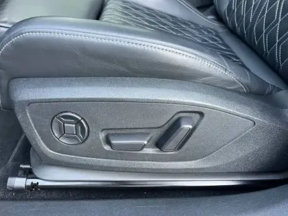 Photo 25 Audi Q4  e-tron 50 quattro 299 ch 82 kW