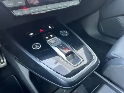 Photo 20 Audi Q4  e-tron 50 quattro 299 ch 82 kW