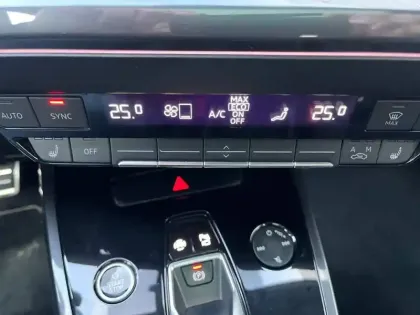 Photo 21 Audi Q4  e-tron 50 quattro 299 ch 82 kW