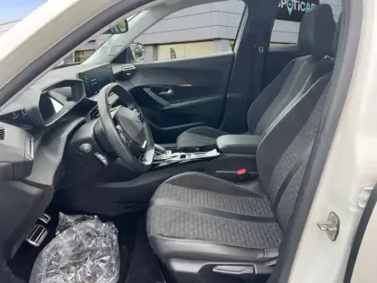 Photo 8 Peugeot 2008  Electrique 136 ch