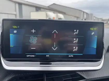 Photo 14 Peugeot 2008  Electrique 136 ch