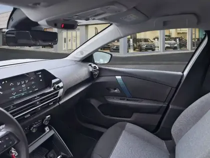 Photo 24 Citroën C4 e- 136 ch Automatique