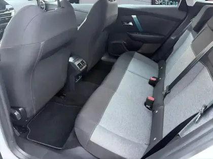 Photo 12 Citroën C4 e- 136 ch Automatique