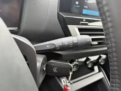 Photo 21 Citroën C4 e- 136 ch Automatique