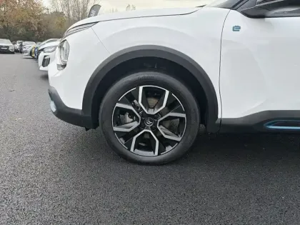 Photo 8 Citroën C4 e- 136 ch Automatique