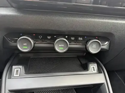 Photo 19 Citroën C4 e- 136 ch Automatique