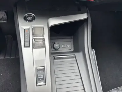 Photo 13 Peugeot 308  PureTech 130ch S&S EAT8