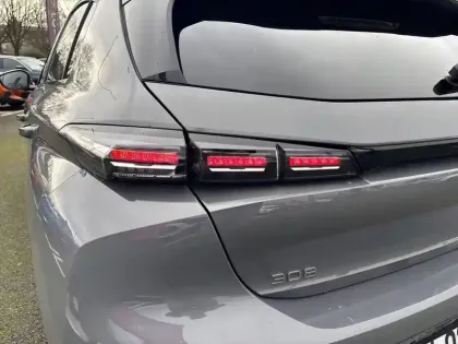 Photo 16 Peugeot 308  PureTech 130ch S&S EAT8