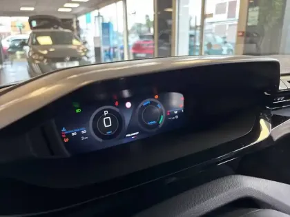 Photo 9 Peugeot 308  SW Hybrid 145 e-DCS6