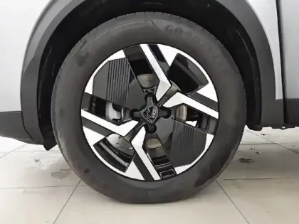 Photo 12 Peugeot 2008  PureTech 130 S&S EAT8