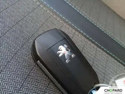 Photo 32 Peugeot 2008  BlueHDi 130 S&S EAT8