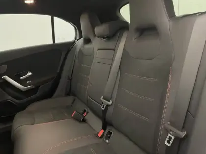 Photo 15 Mercedes Classe A  180 d 8G-DCT