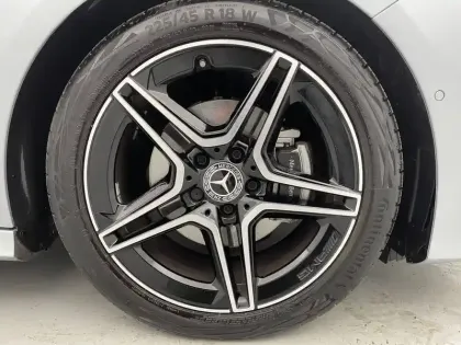 Photo 17 Mercedes Classe A  180 d 8G-DCT