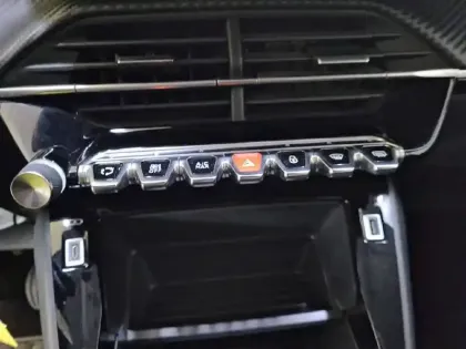 Photo 23 Peugeot 208  PureTech 100 S&S BVM6