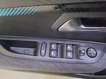 Photo 29 Peugeot 208  PureTech 100 S&S BVM6