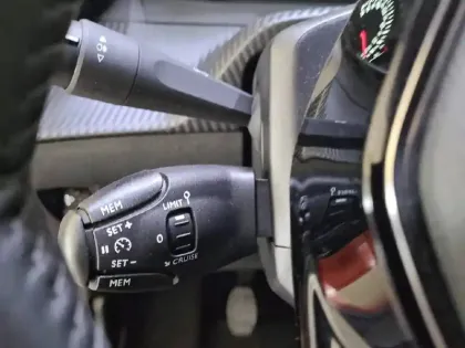 Photo 25 Peugeot 208  PureTech 100 S&S BVM6