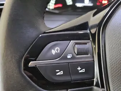 Photo 26 Peugeot 208  PureTech 100 S&S BVM6