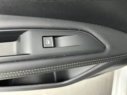 Photo 14 Peugeot 3008  Hybrid 225 e-EAT8