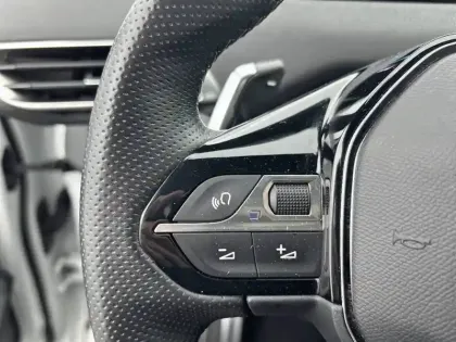 Photo 30 Peugeot 3008  Hybrid 225 e-EAT8