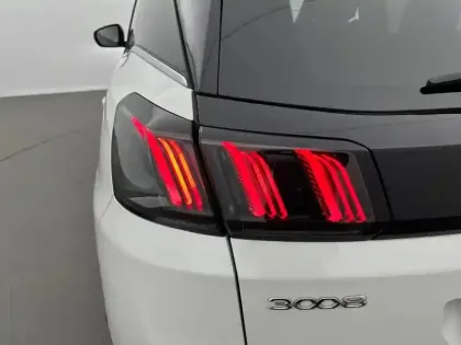 Photo 16 Peugeot 3008  Hybrid 225 e-EAT8