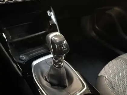 Photo 13 Peugeot 2008  100 S&S BVM6